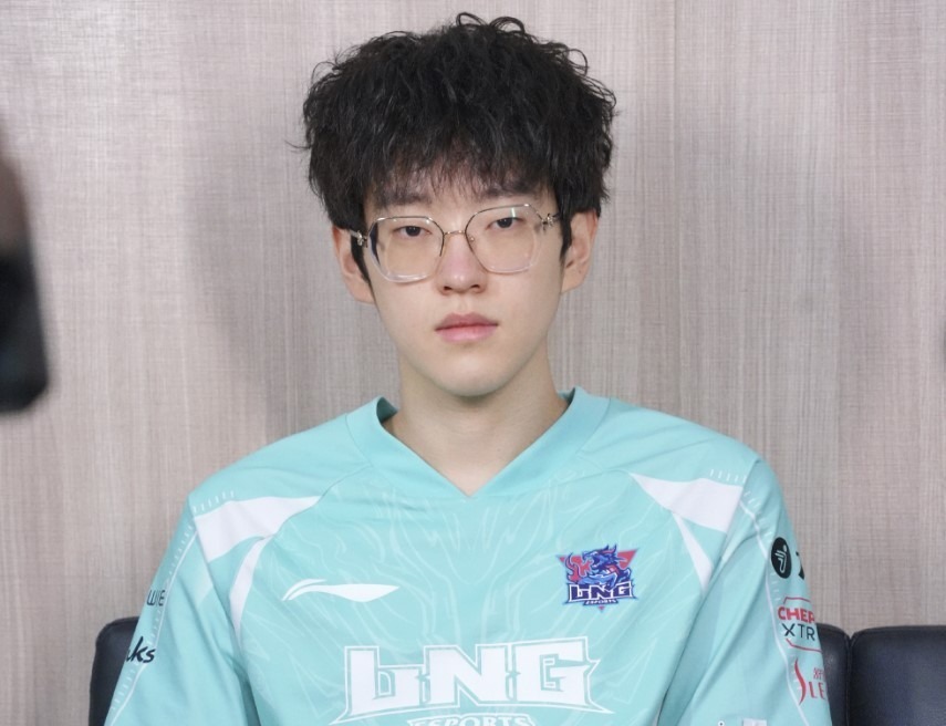 Scout在DWG比赛中夺冠，领先优势明显引发热议！赛场气氛高涨的简单介绍